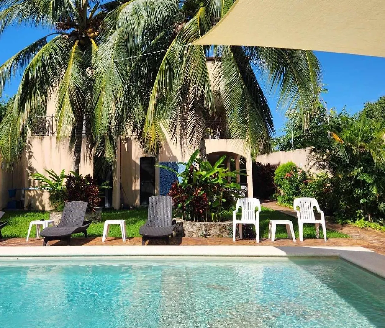 Coral Island Suites Косумель